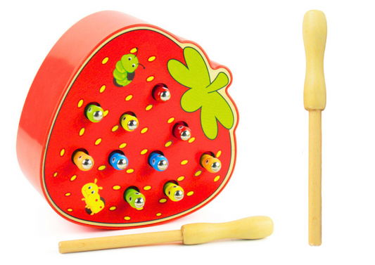 LEAN Toys Hölzernes Arcade-Spiel „Fang den roten Erdbeerwurm“.